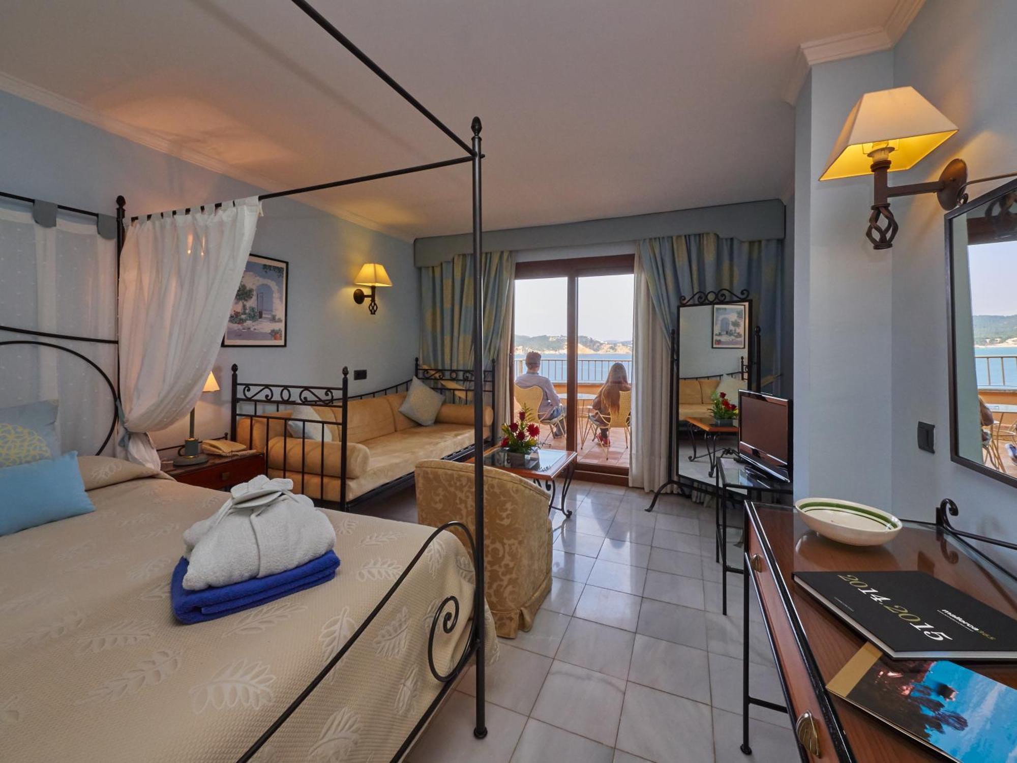 Hotel Petit Cala Fornells Пегера Экстерьер фото